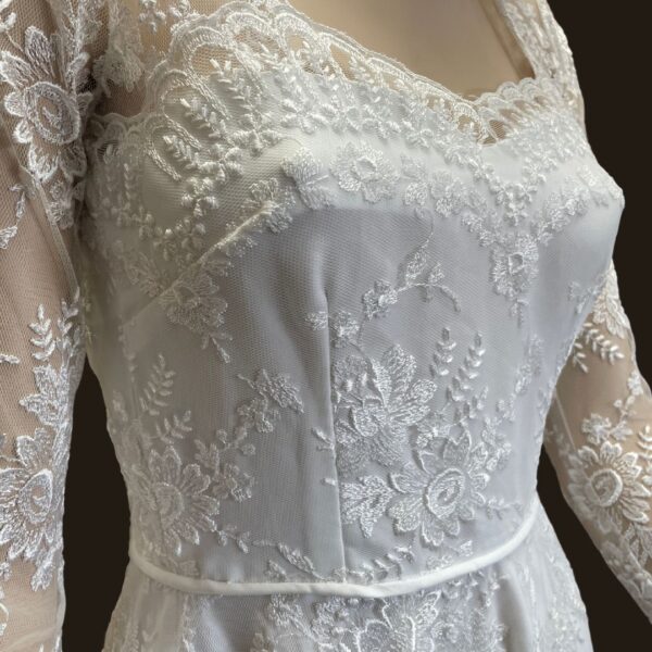 Vintage Lace Wedding Dress Torso Detail